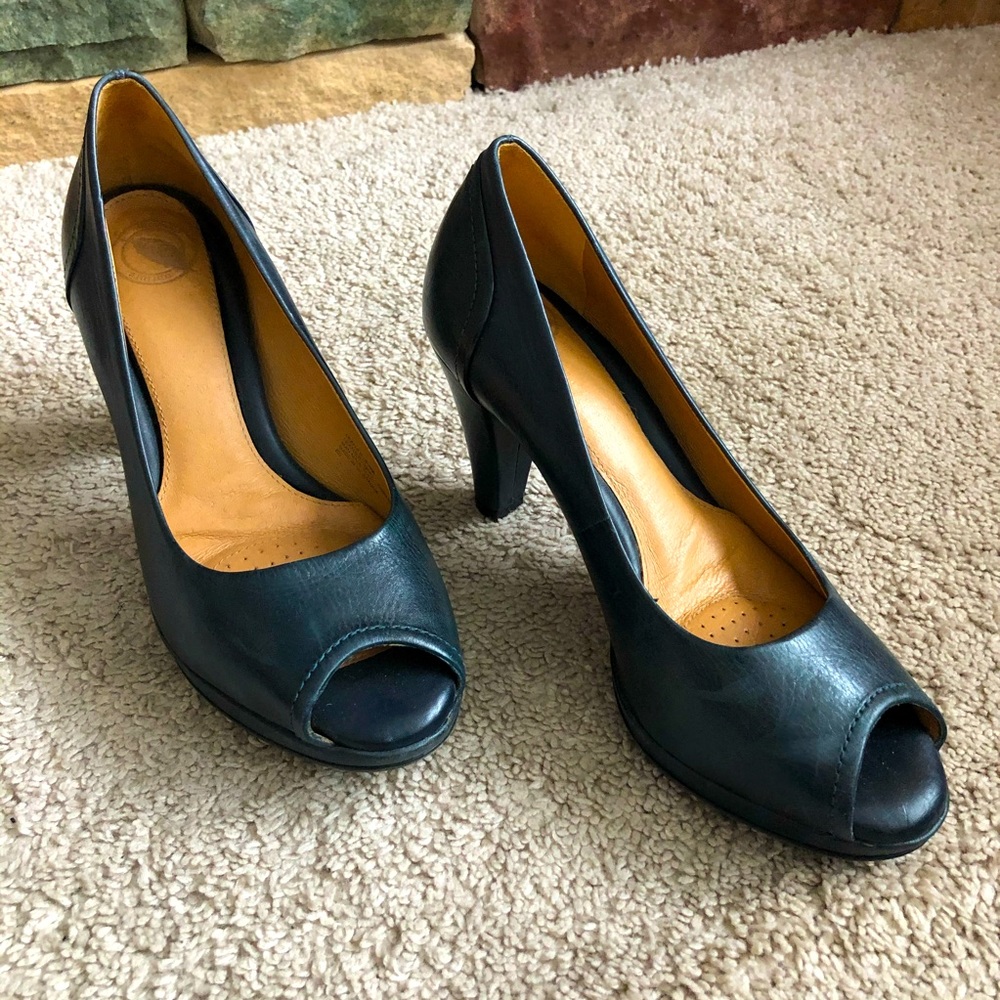Nurture NAVY BLUE perp toe heels -7